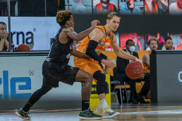 而非完全依 而非完全依